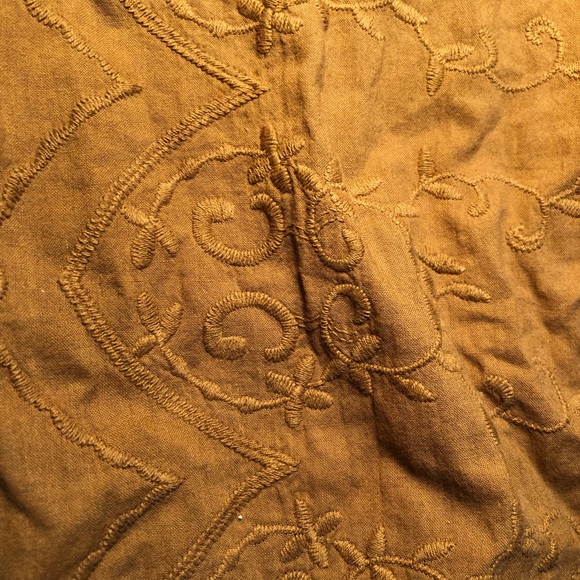 Forever 21 designed cropped top - Picture 3 of 3